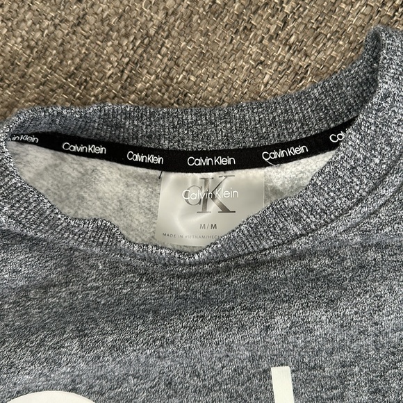 Calvin Klein Women’s Charcial Gray Cropped Sweatshirt Medium - Picture 6 of 7